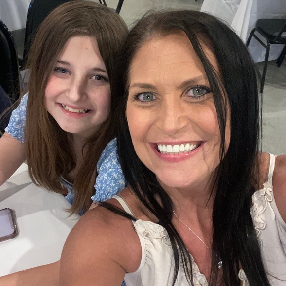 Meet your Posher, Stephanie - Picture 2 of 16